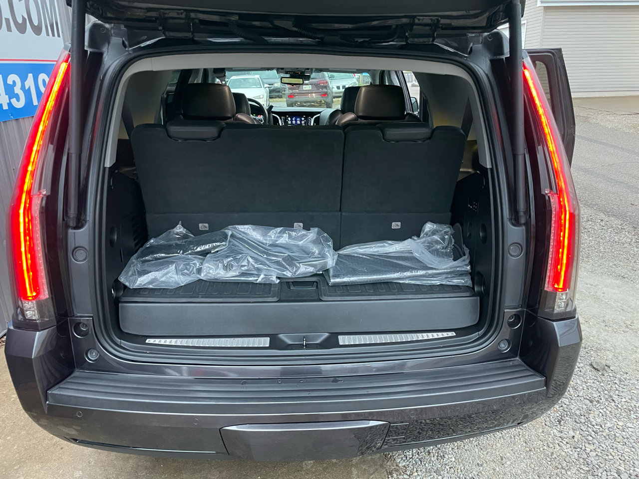 Used 2017 Cadillac Escalade Premium Luxury image 16