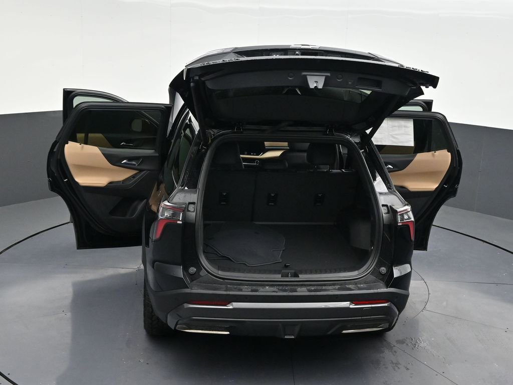 Used 2025 Chevrolet Equinox ACTIV w/ Safety and Technology Package image 35