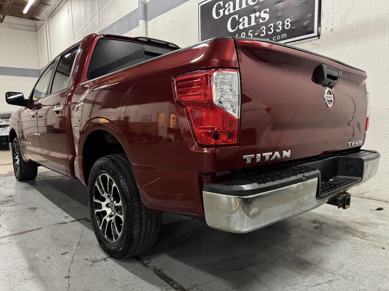 Used 2018 Nissan Titan SV AWD/4WD image 4