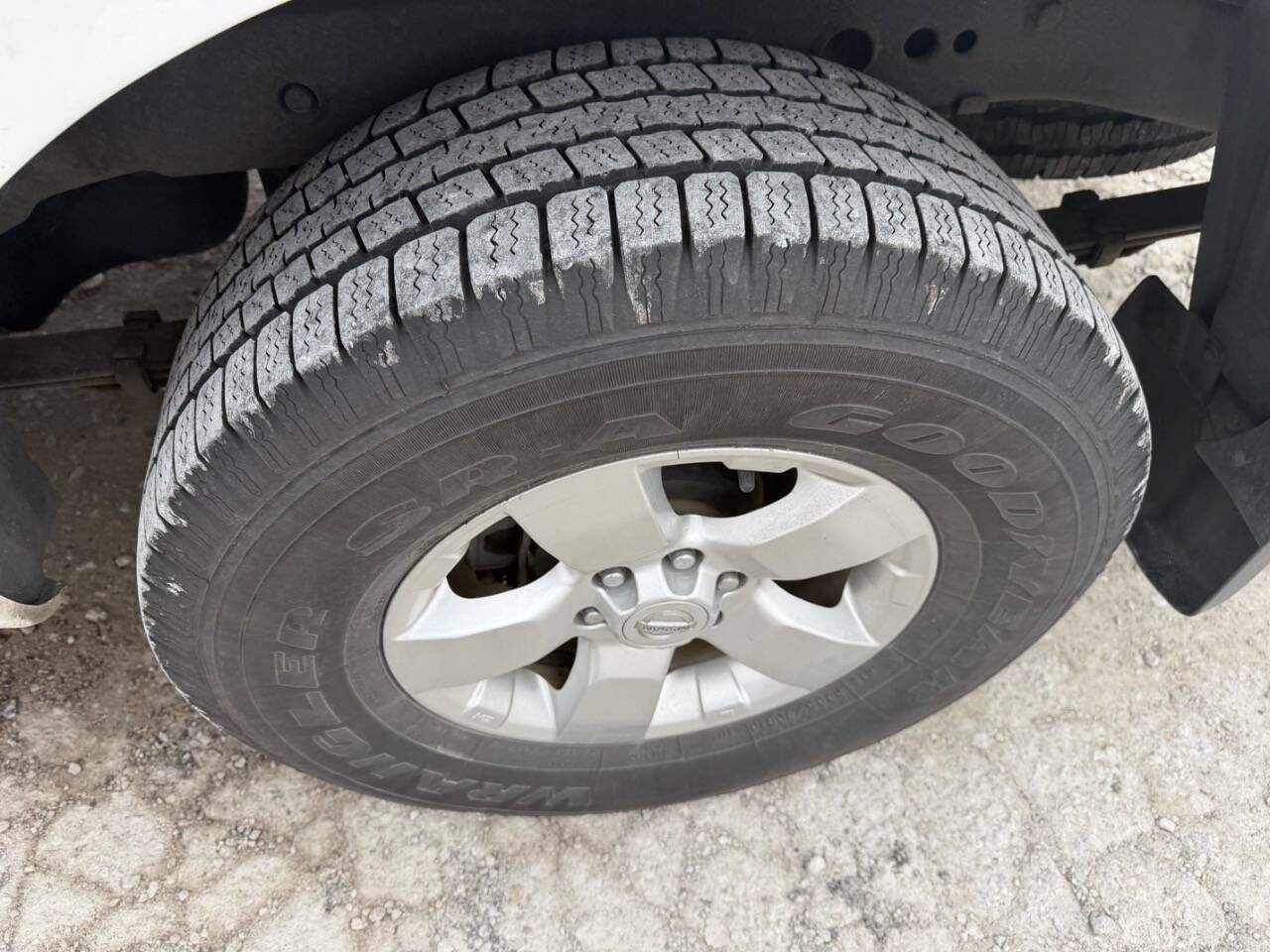 Used 2010 Nissan Frontier SE image 10