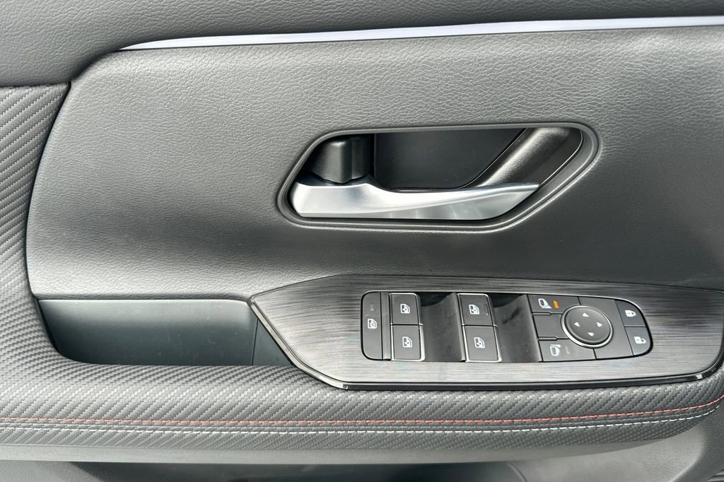 New 2025 Nissan Kicks SR w/ Illumination Package image 8