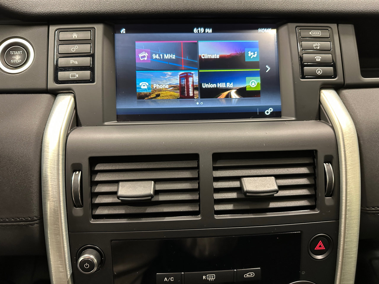 Used 2019 Land Rover Discovery Sport SE image 34