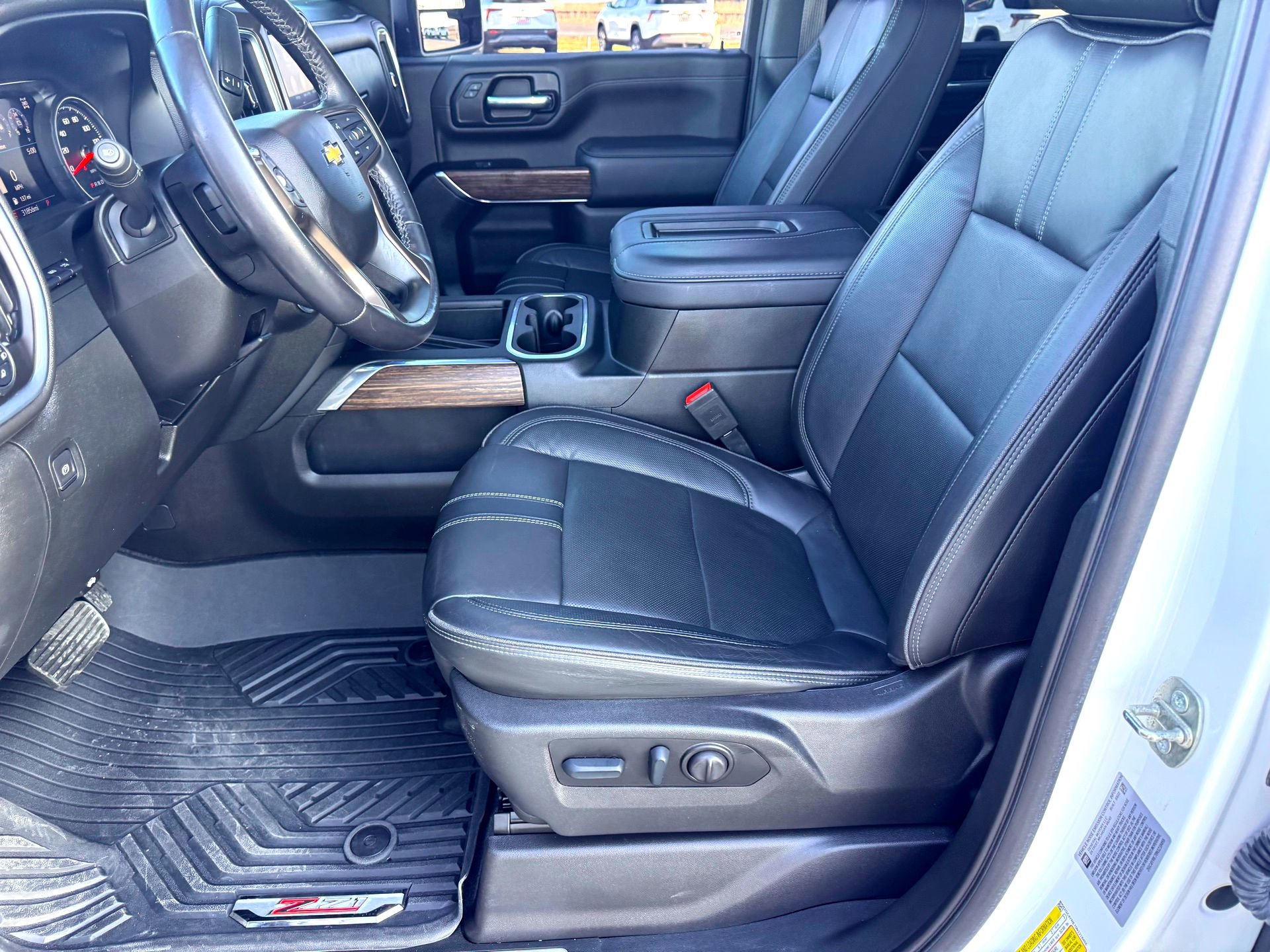 Used 2022 Chevrolet Silverado 2500 High Country w/ Z71 Off-Road Package image 11