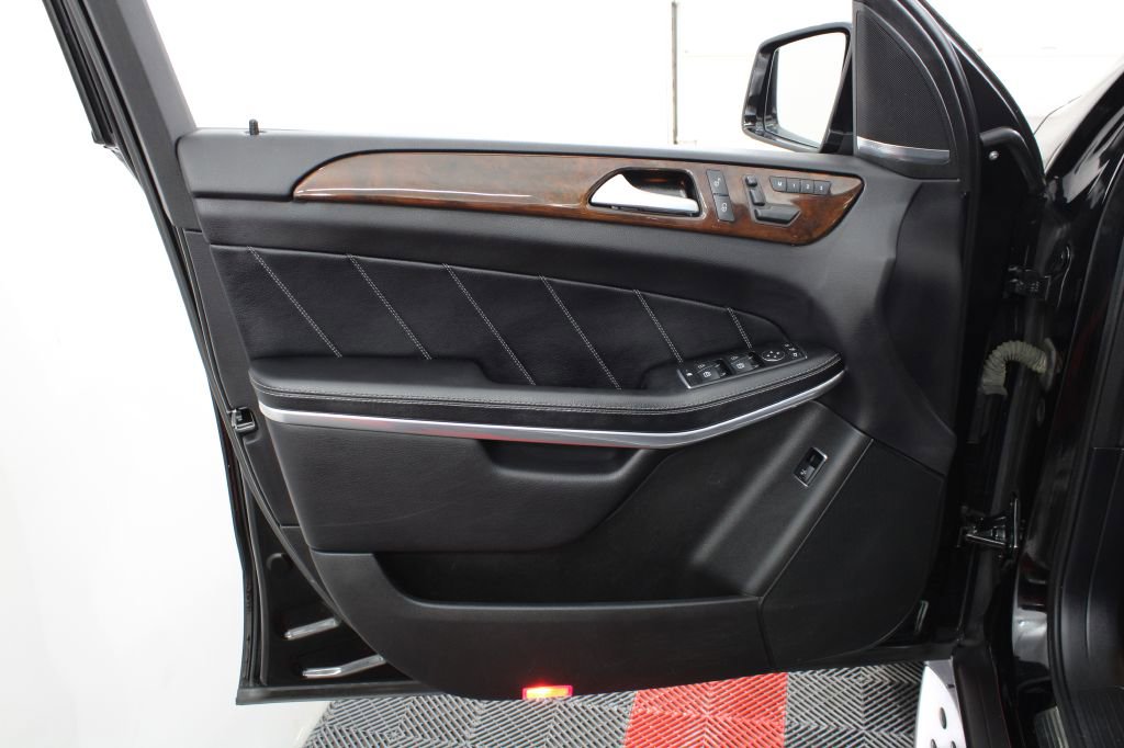Used 2015 Mercedes-Benz GL 550 4MATIC image 16
