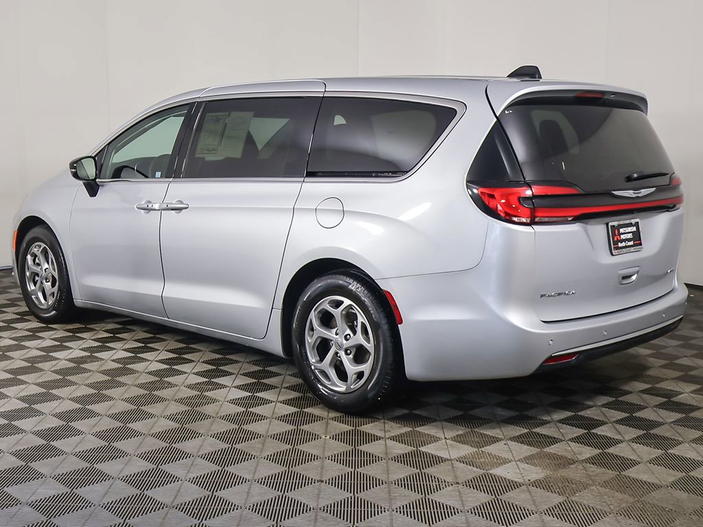 Used 2024 Chrysler Pacifica Limited FWD image 13
