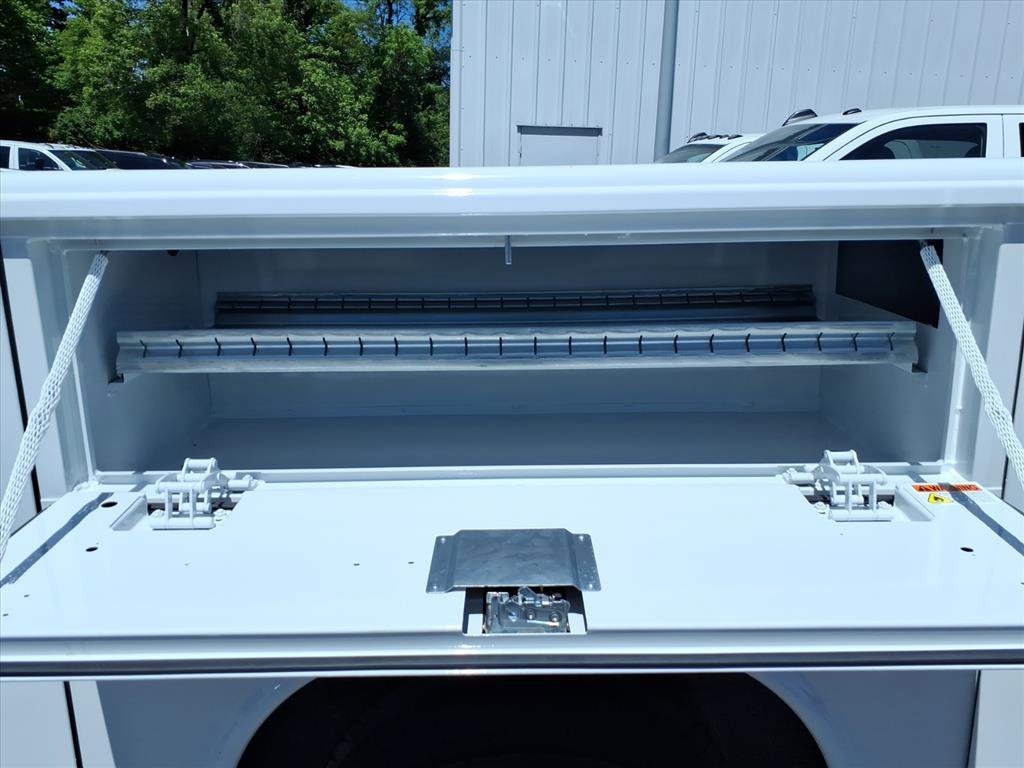 New 2026 RAM 5500 Tradesman w/ Chrome Appearance Group AWD/4WD image 17