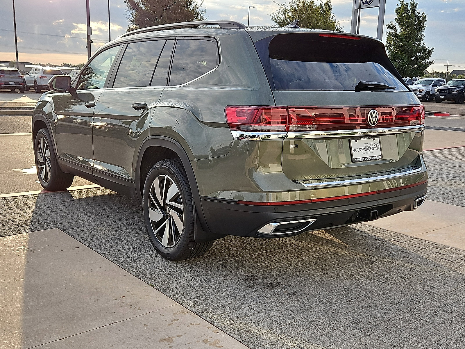 New 2026 Volkswagen Atlas SE image 2