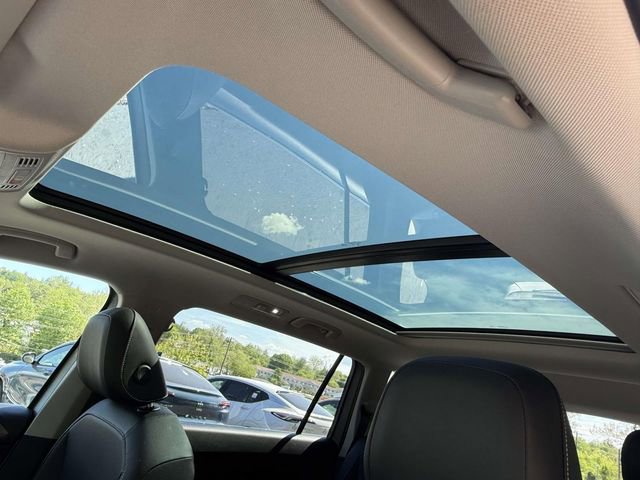 Used 2022 Volkswagen Tiguan SE w/ Panoramic Sunroof Package AWD/4WD image 14