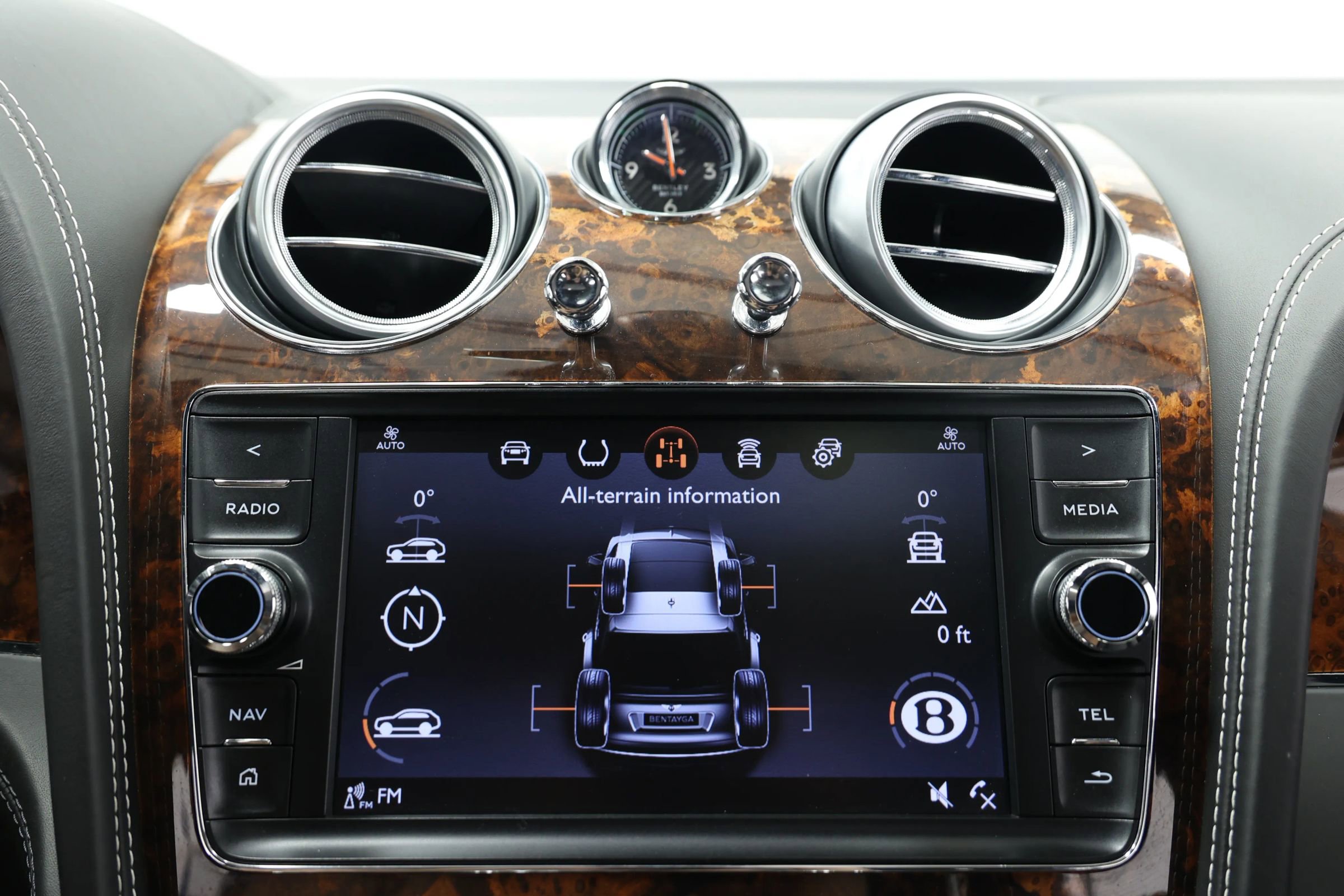 Used 2017 Bentley Bentayga image 41