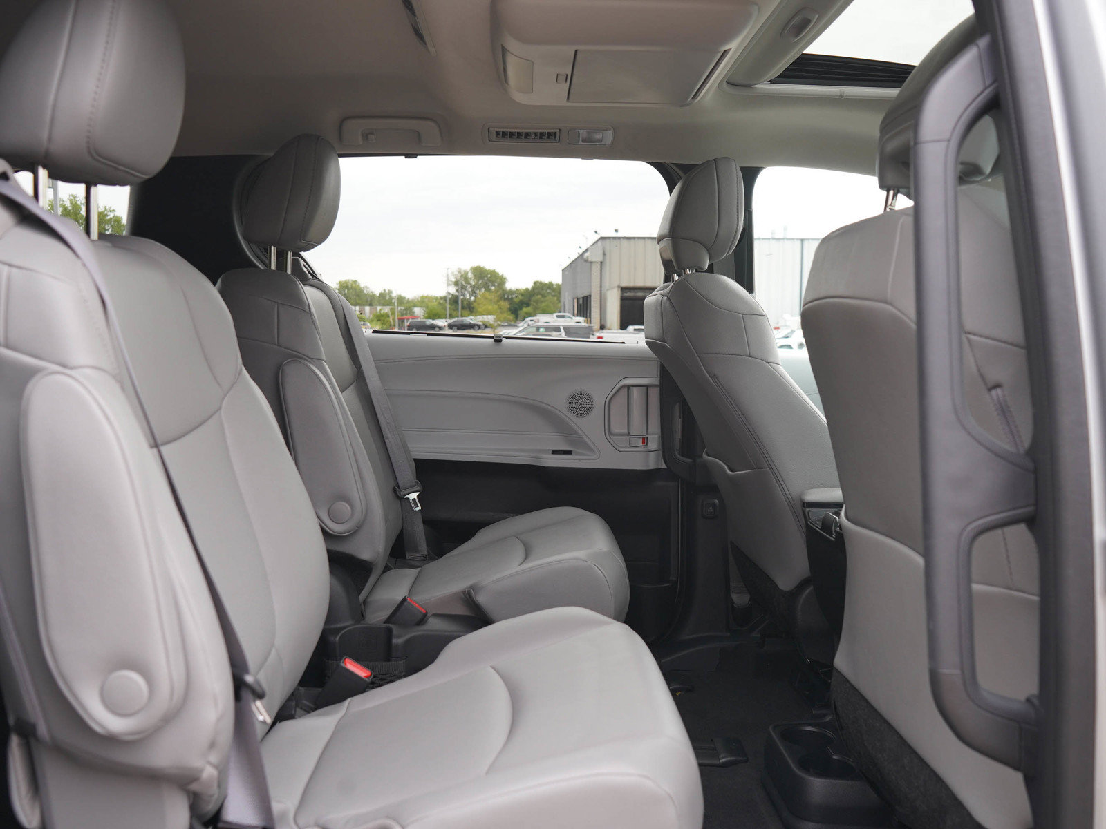 Used 2025 Toyota Sienna XLE w/ XLE Plus Package AWD/4WD image 12