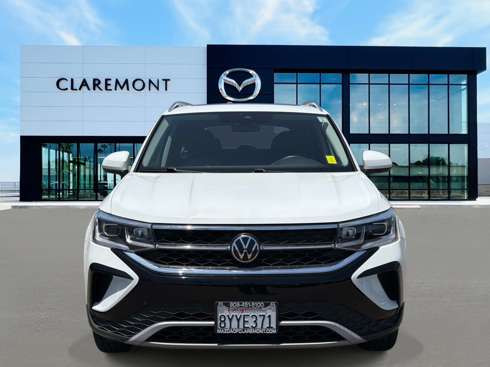 Used 2022 Volkswagen Taos SEL w/ Panoramic Sunroof Package FWD image 2
