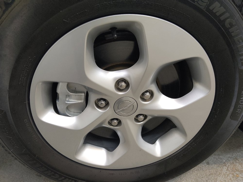 Used 2017 Chrysler Pacifica LX w/ Tire & Wheel Group FWD image 31