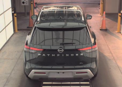 Used 2025 Nissan Pathfinder SL FWD image 5