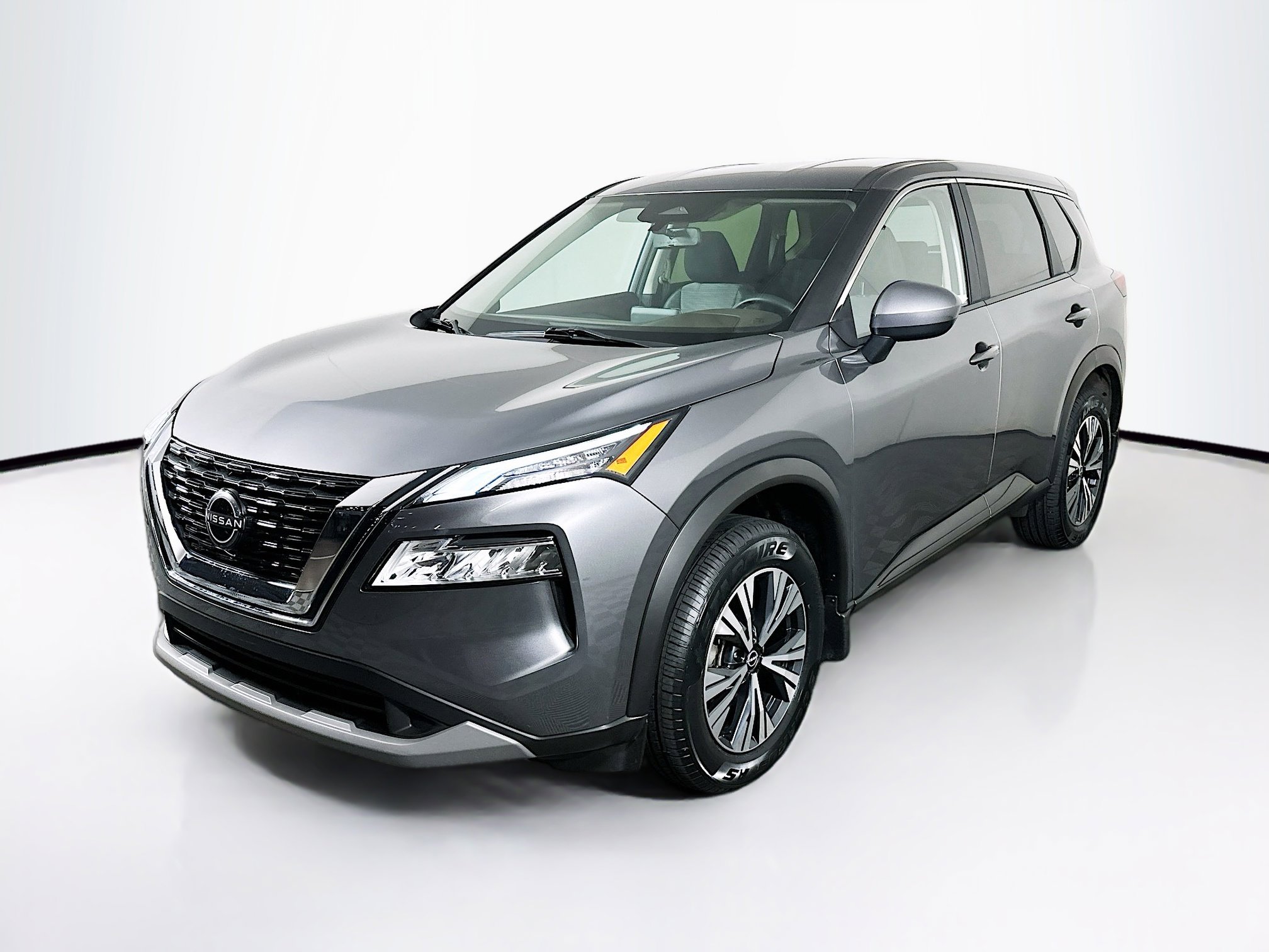 Used 2023 Nissan Rogue SV image 3