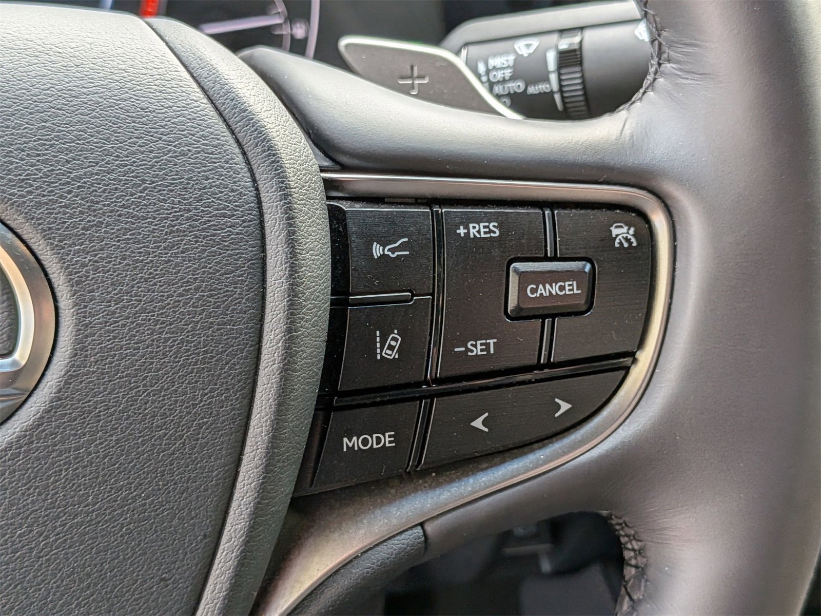 Used 2024 Lexus ES 350 w/ Premium Package image 19