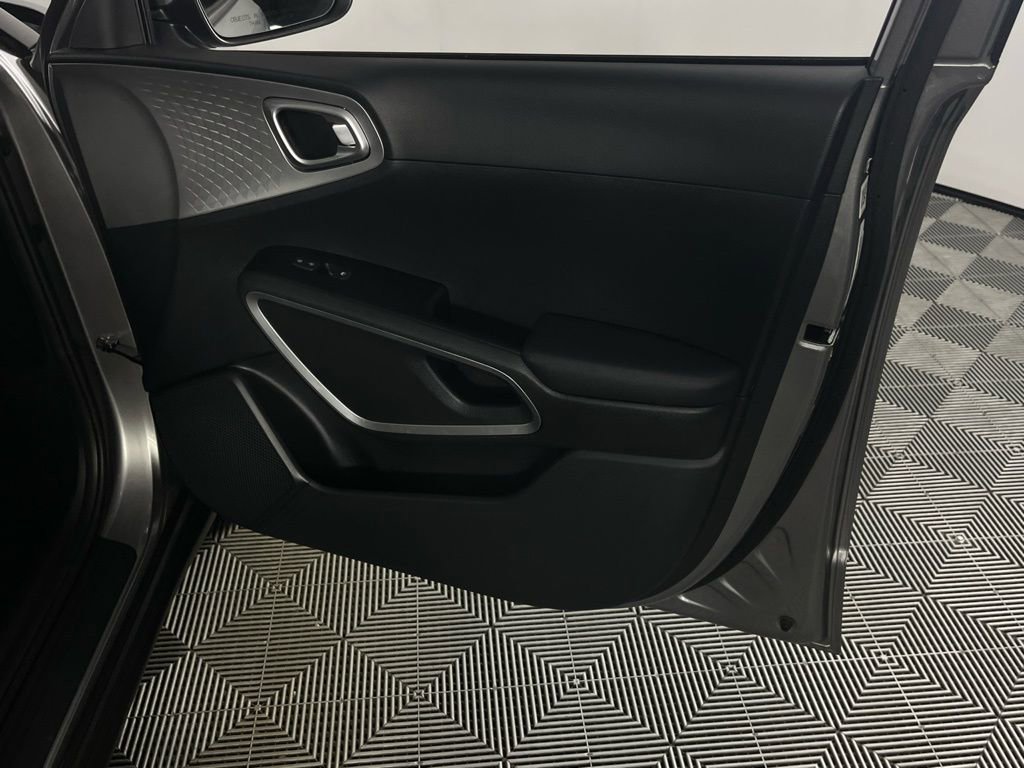 Used 2025 Kia Soul LX image 33
