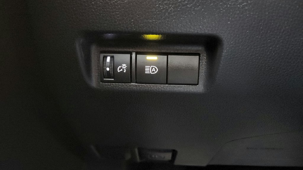 Used 2023 Toyota RAV4 LE AWD/4WD image 32