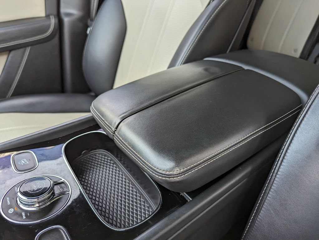 Used 2018 Bentley Bentayga AWD/4WD image 28