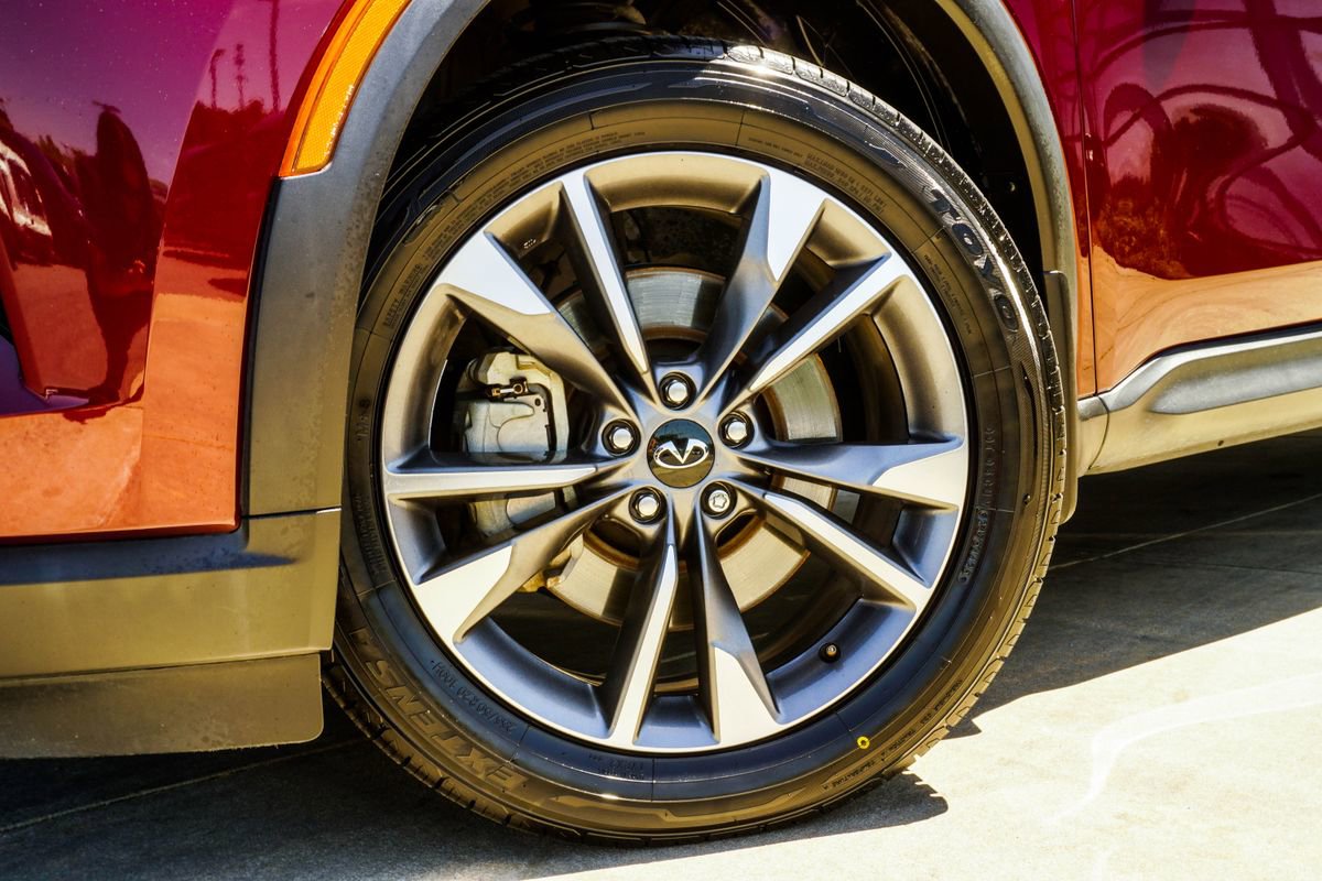 Used 2023 INFINITI QX60 Luxe w/ Performance Audio Package image 3