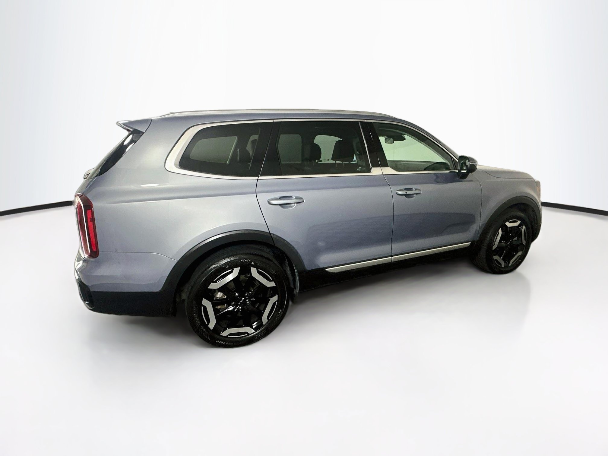 Used 2025 Kia Telluride S FWD image 10
