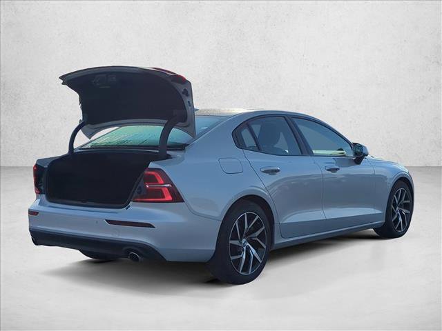 Used 2020 Volvo S60 T6 Momentum image 5
