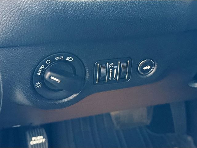 Used 2015 Dodge Challenger SRT Hellcat RWD image 11