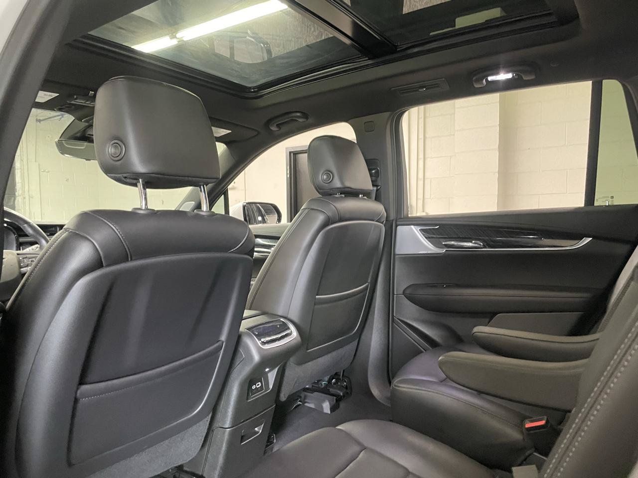 Used 2025 Cadillac XT6 Premium Luxury w/ Technology Package FWD image 17