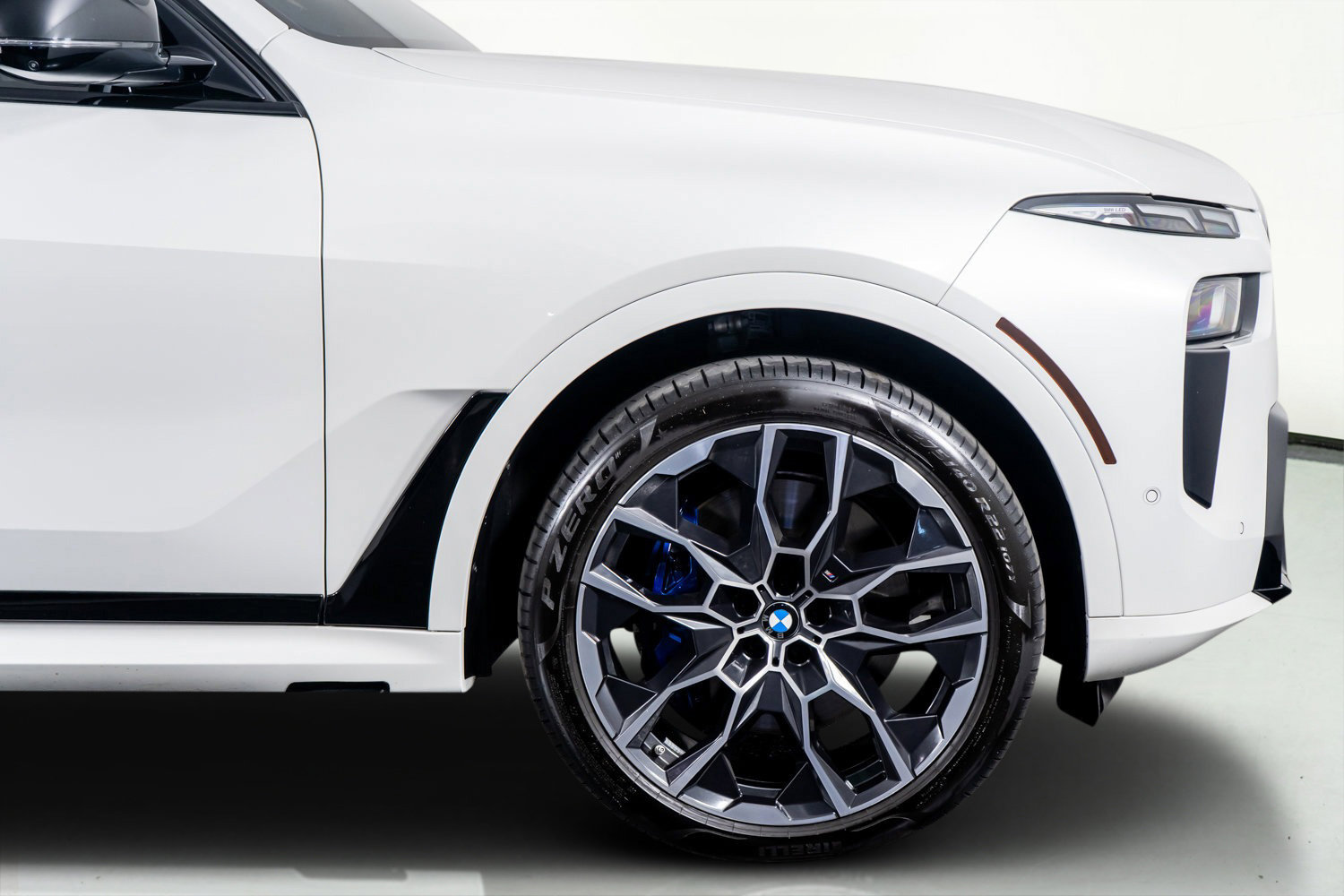 Used 2025 BMW X7 M60i image 6