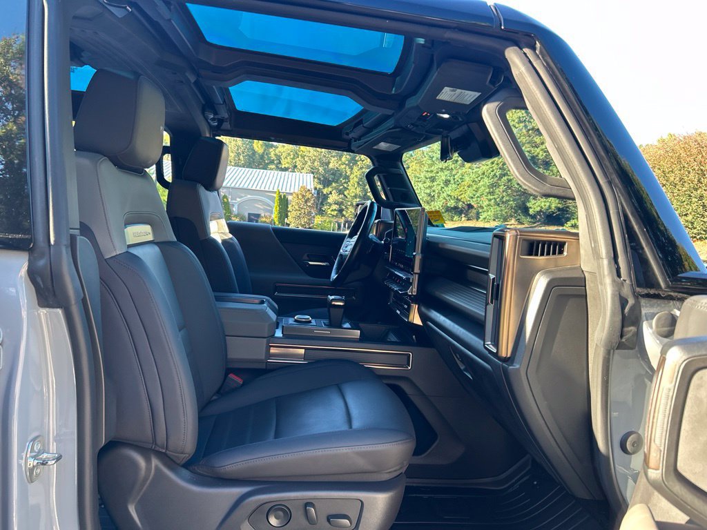 Used 2025 GMC Hummer EV 2X w/ LPO, Sport Package AWD/4WD image 58