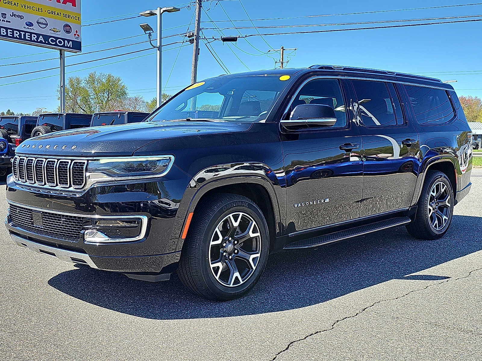 Certified 2024 Jeep Wagoneer L Series III w/ Flexible Seating Group AWD/4WD image 3