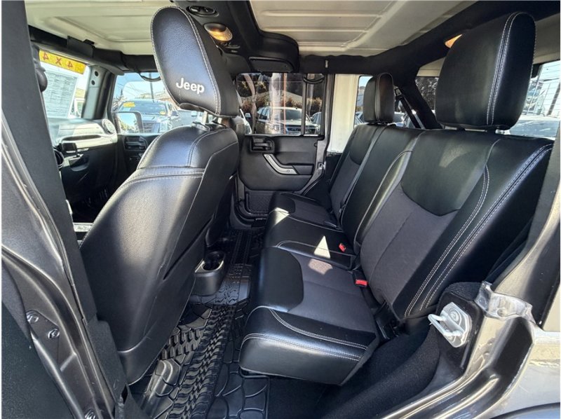 Used 2018 Jeep Wrangler Unlimited Sport image 19