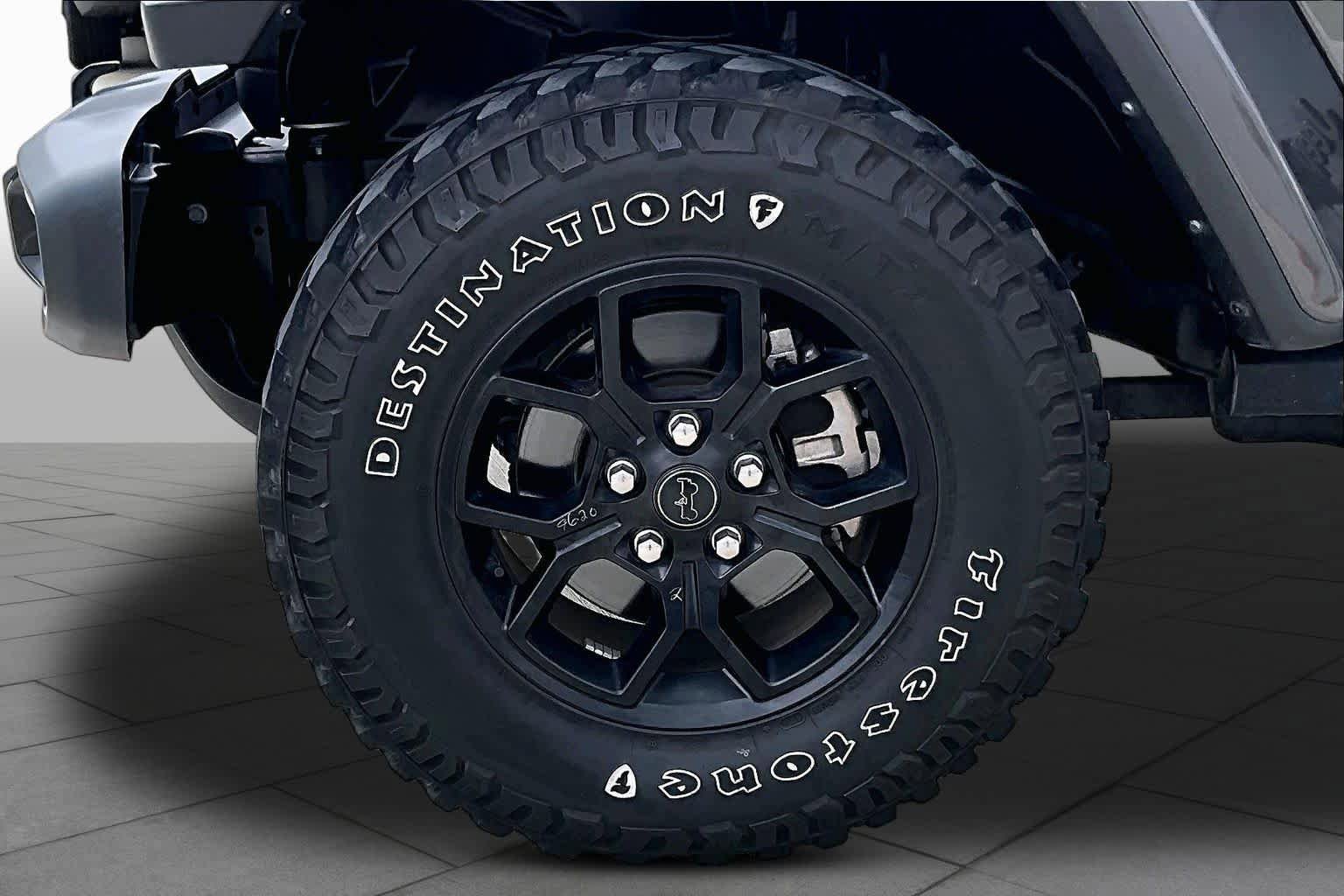 Used 2024 Jeep Gladiator Sport AWD/4WD image 11