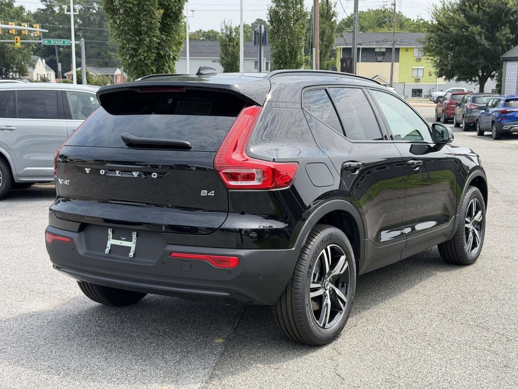 New 2026 Volvo XC40 B4 Core w/ Protection Package FWD image 19