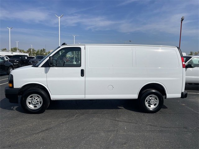 Used 2024 Chevrolet Express 2500 image 3
