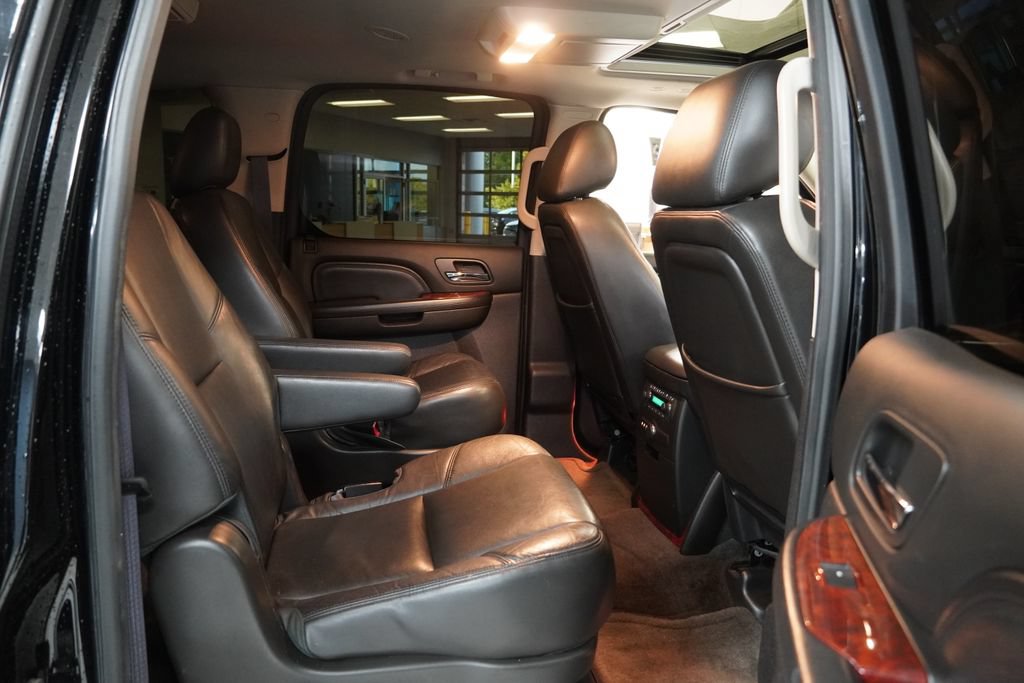 Used 2013 Cadillac Escalade ESV Premium AWD/4WD image 34