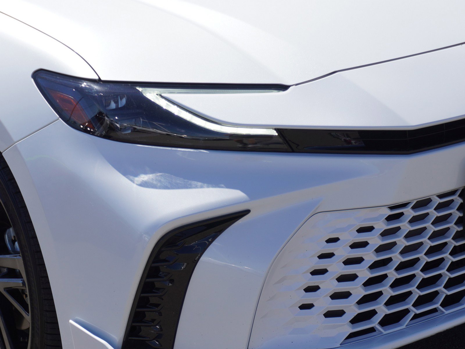 Used 2025 Toyota Camry XSE FWD image 3