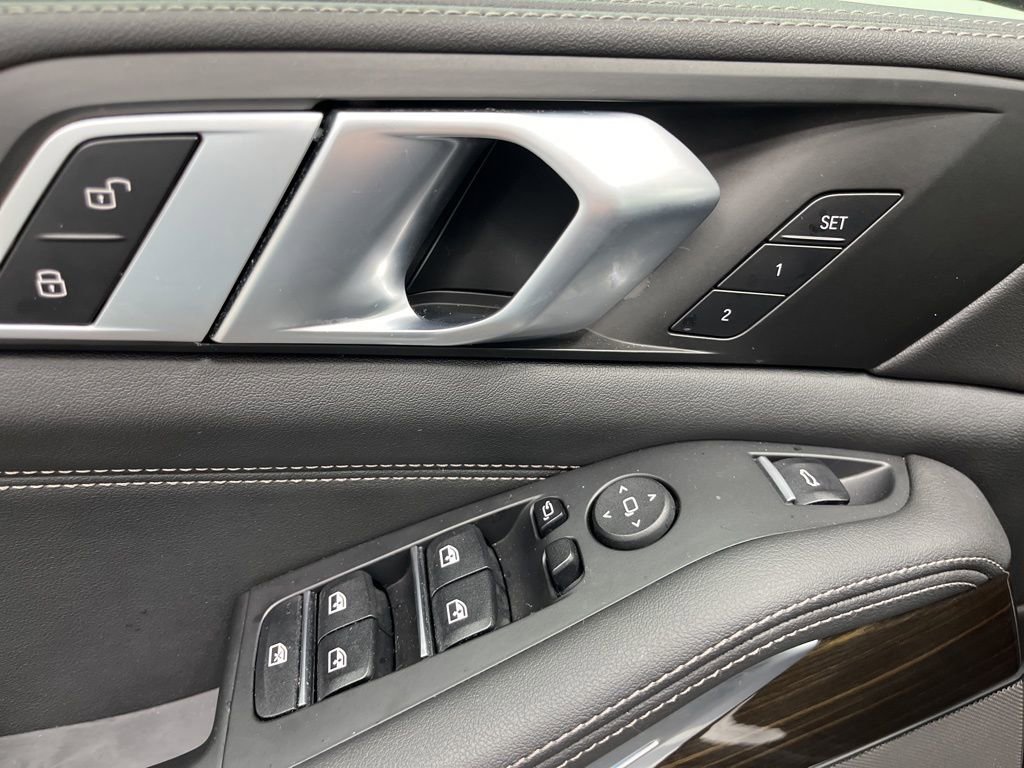 Used 2024 BMW X5 sDrive40i w/ Premium Package image 31