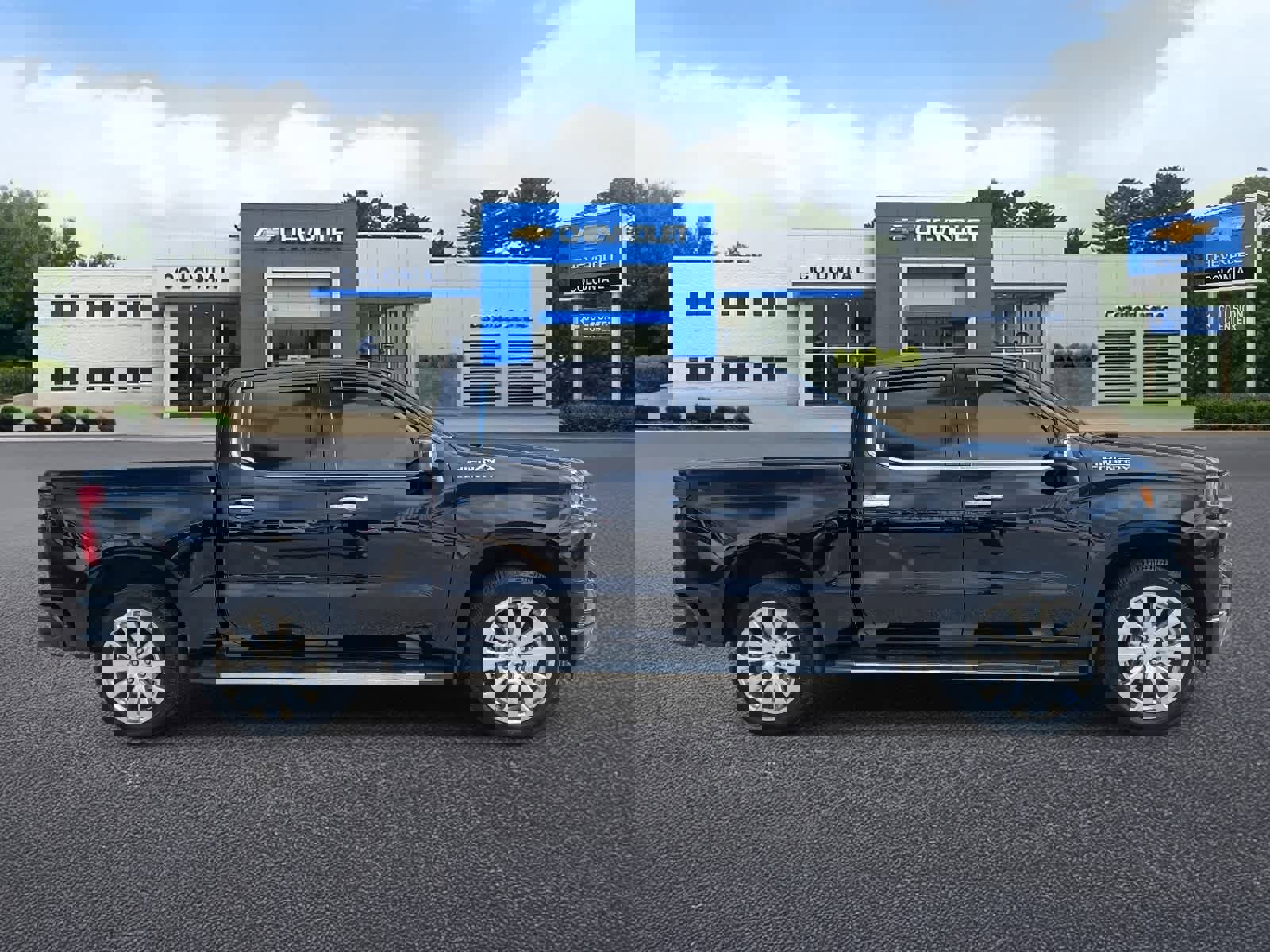 Used 2019 Chevrolet Silverado 1500 High Country w/ Technology Package image 3