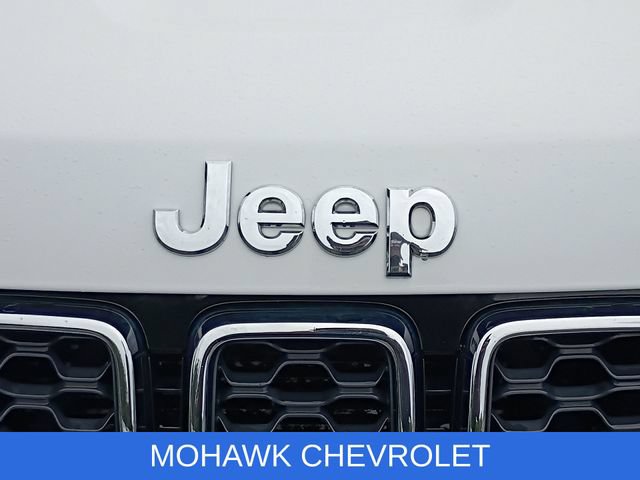 Used 2020 Jeep Grand Cherokee Limited AWD/4WD image 32