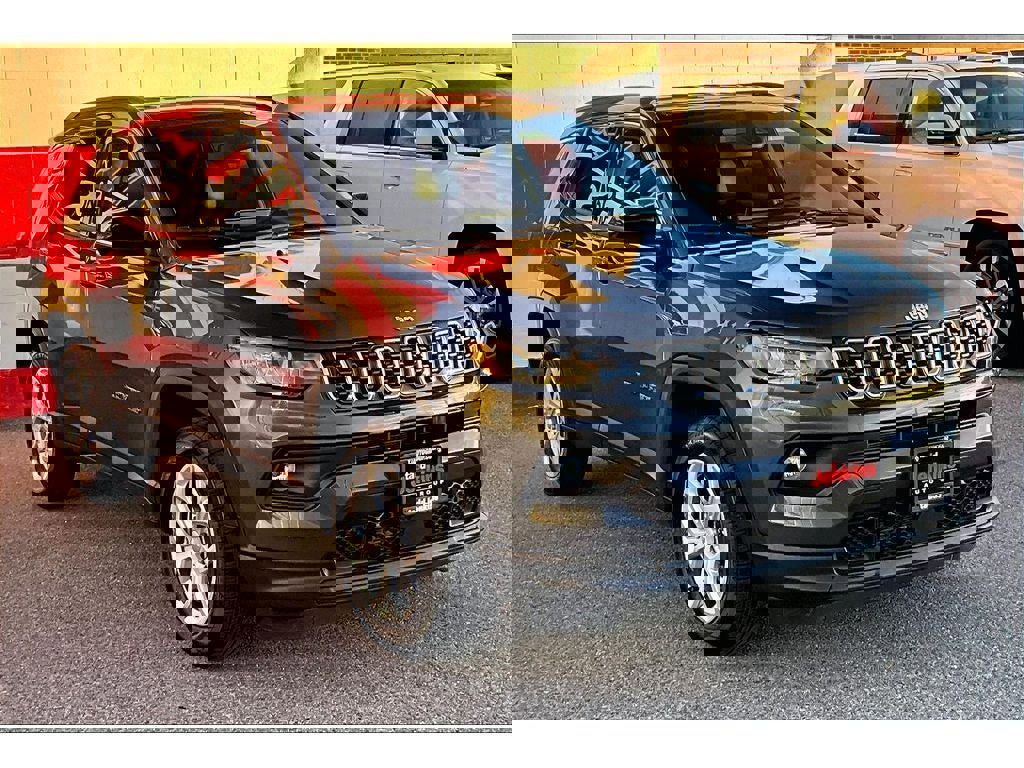 Used 2024 Jeep Compass Latitude image 12