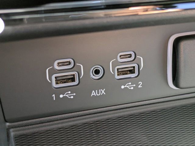 New 2025 Jeep Grand Cherokee Altitude image 14