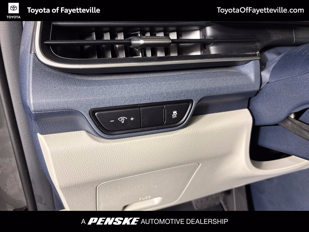 Used 2025 Kia Carnival EX FWD image 30