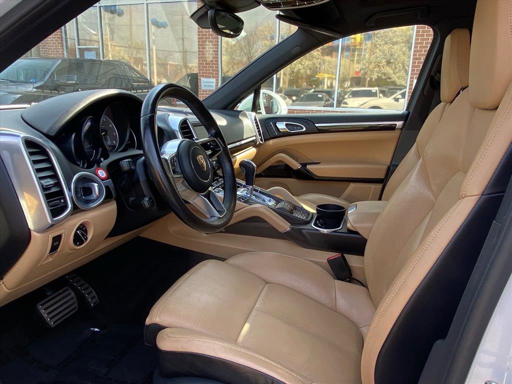 Used 2016 Porsche Cayenne S image 12