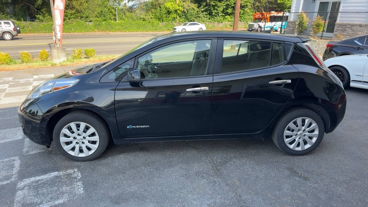 Used 2015 Nissan Leaf S w/ Charge Package FWD image 2