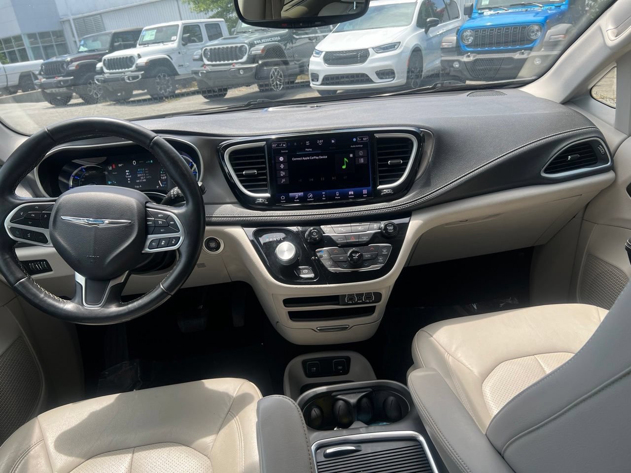 Used 2021 Chrysler Pacifica Touring-L FWD image 24