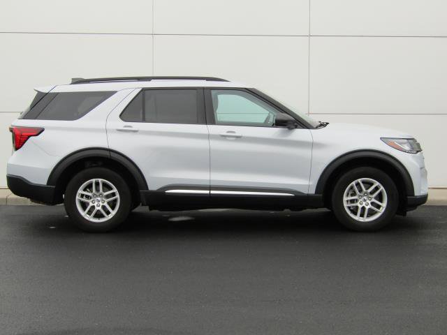 Used 2025 Ford Explorer Active AWD/4WD image 4