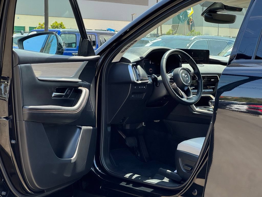 Certified 2025 MAZDA CX-90 Plug-In Hybrid w/ Preferred AWD/4WD image 8