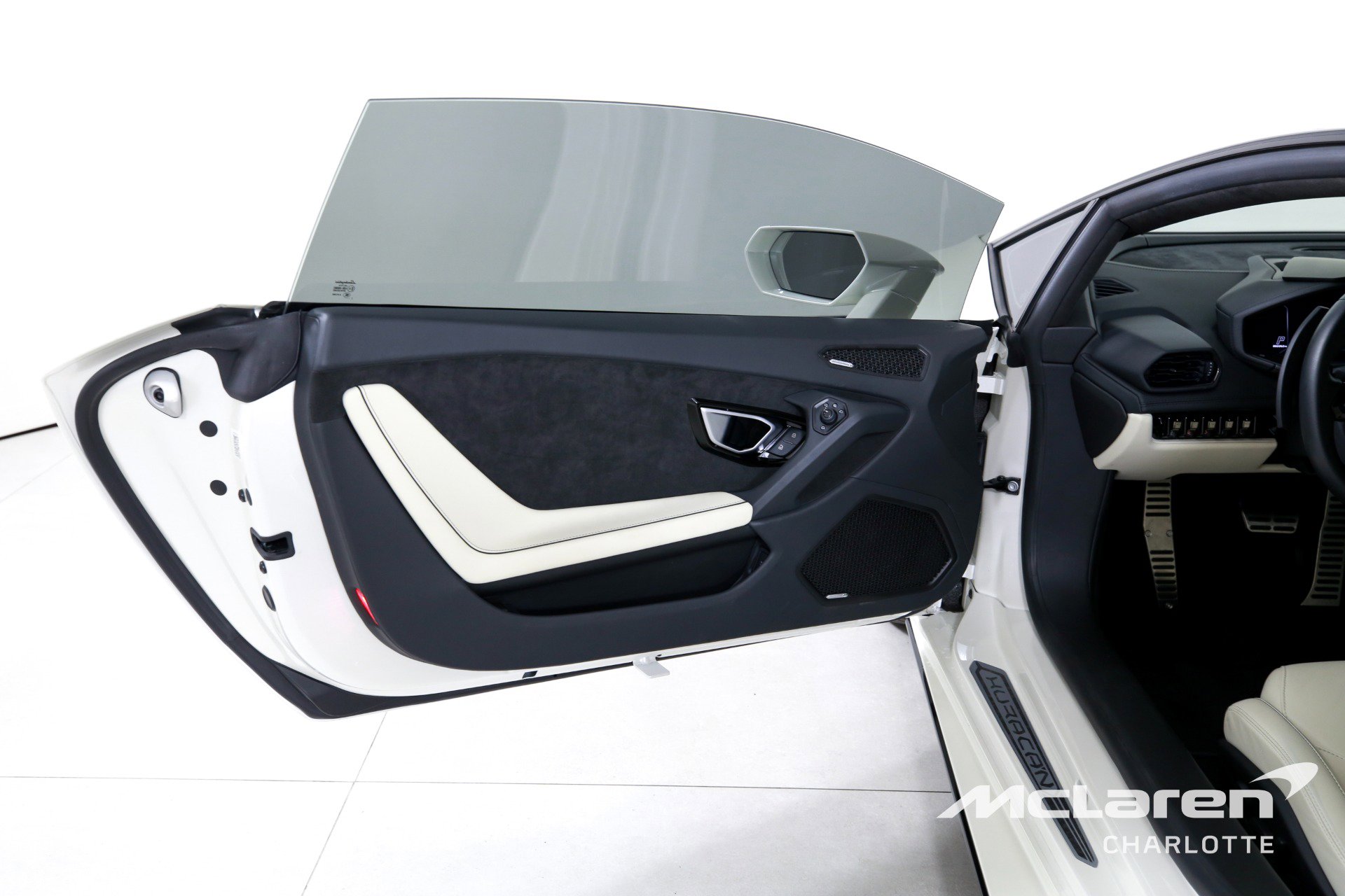 Used 2022 Lamborghini Huracan EVO image 10