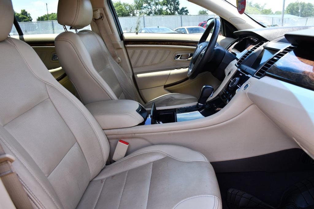 Used 2019 Ford Taurus Limited FWD image 28
