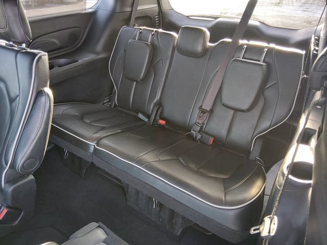 Used 2025 Chrysler Pacifica Limited FWD image 14
